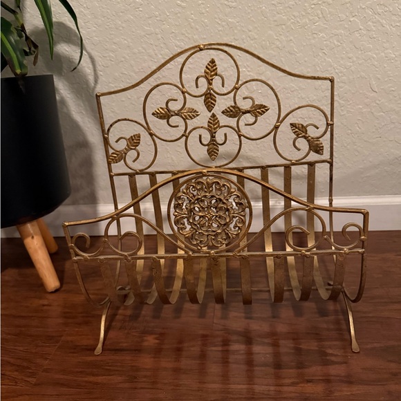 Hollywood Regency Antique Brass Gold Metal Magazine Rack Decorative Scrollwork - Picture 8 of 13
